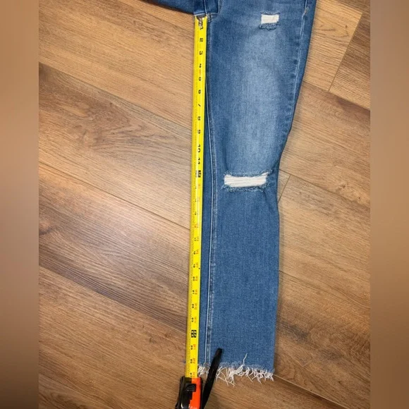 Vervet Distressed Cropped Jeans Size 24 High Rise Stretch Raw Hem Denim EUC - Picture 14 of 16